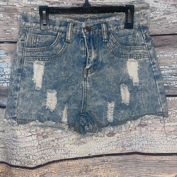 Source Unknown Pants - 3️⃣/$15! Distressed, light wash denim shorts